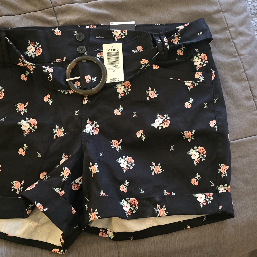 Torrid Women's Black Floral Shorts